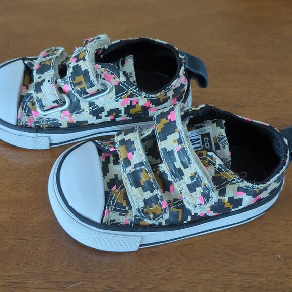 Converse Chuck Taylor All Star toddler Size 3 Pixel Cheetah Animal - Picture 5 of 6